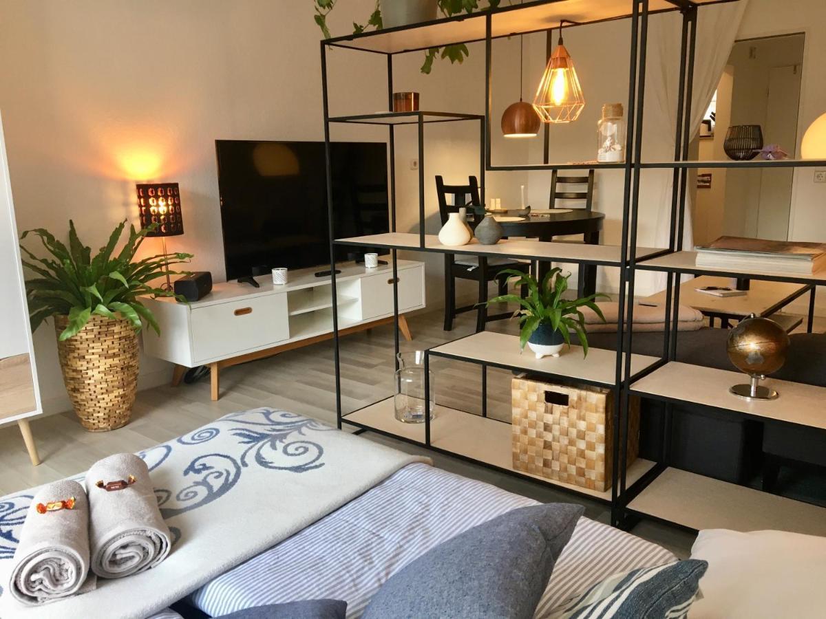 'Das Kleine Feine' - Ruhige, Helle Ferienwohnung Mit Parkplatz Und Balkon Pforzheim Exteriör bild