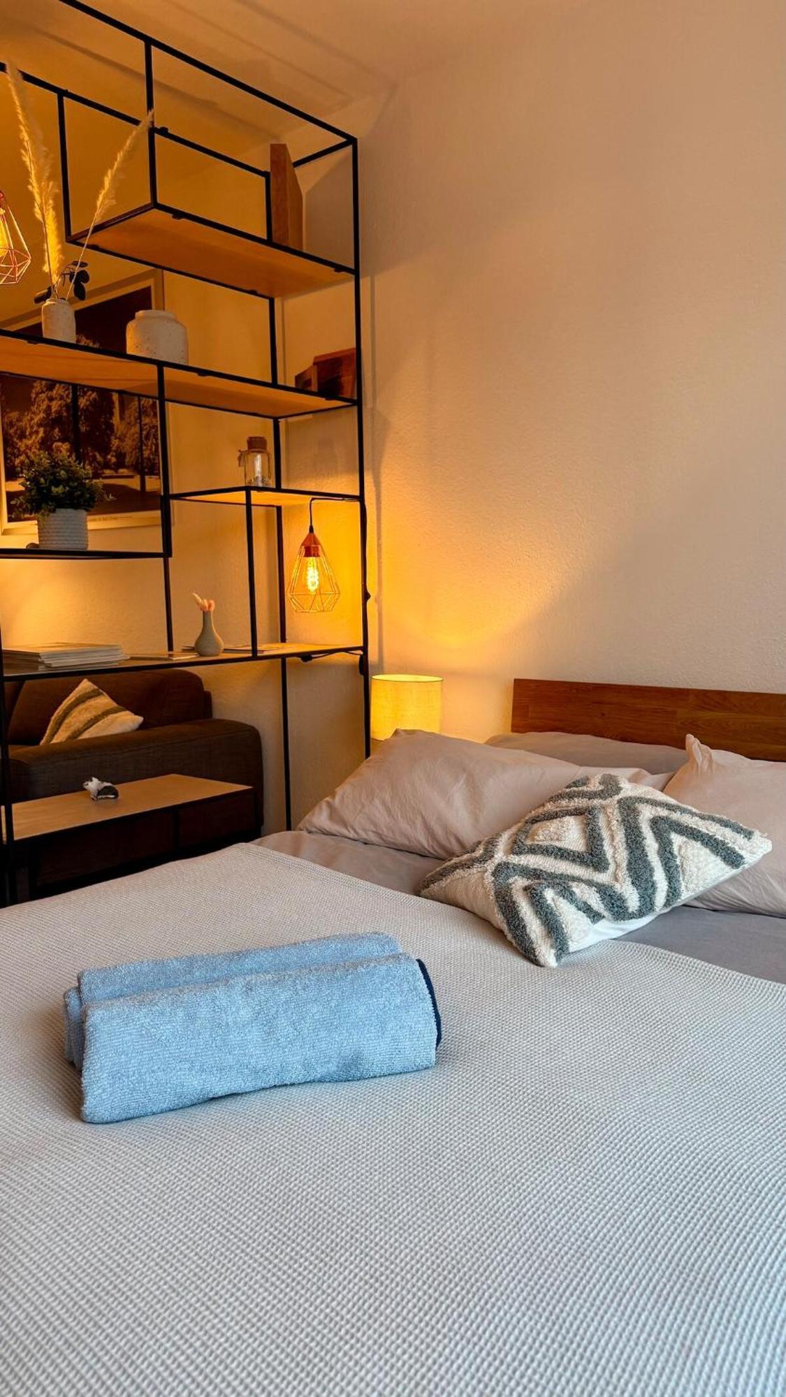 'Das Kleine Feine' - Ruhige, Helle Ferienwohnung Mit Parkplatz Und Balkon Pforzheim Exteriör bild